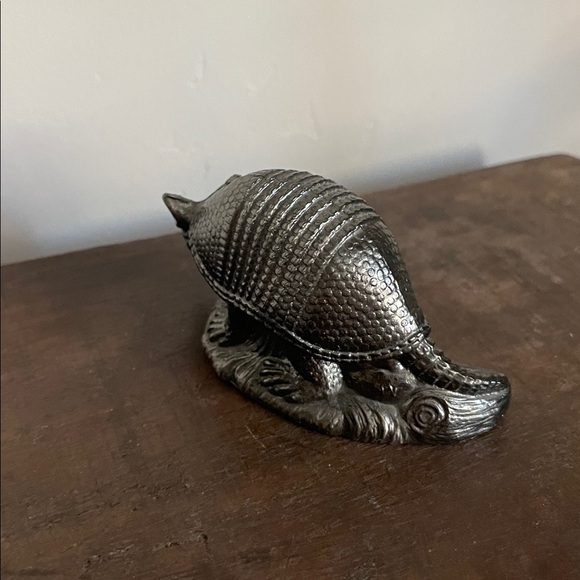 •| armadillo figurine - Picture 3 of 5